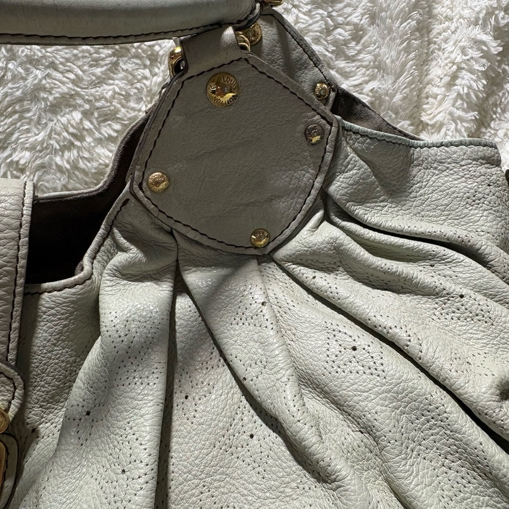 Louis Vuitton Mahina hobo Creamy mint colored Shoulder Bag - Picture 4 of 16
